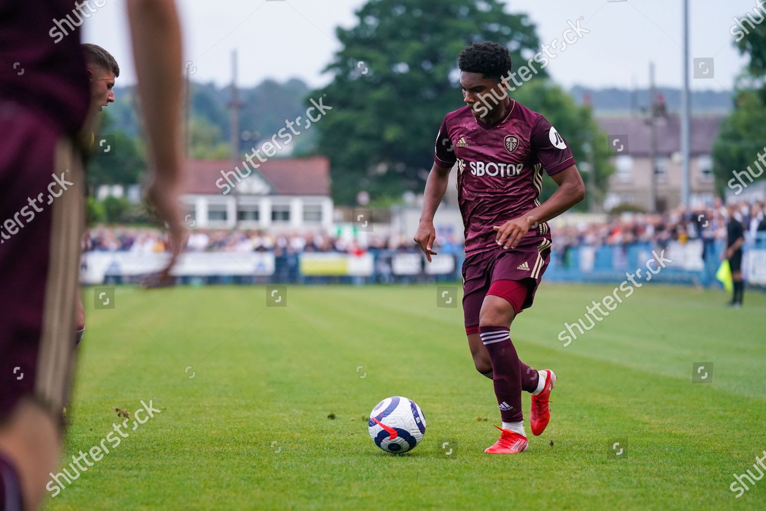 Leeds United forward Amari Miller 11 action Redactionele ...