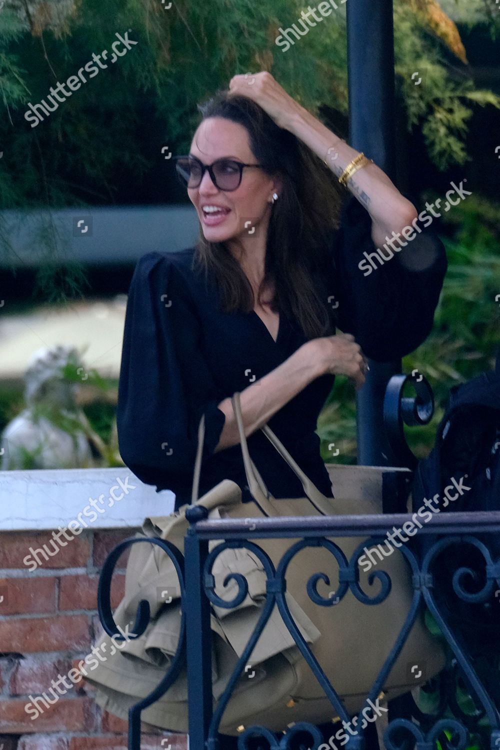 Angelina Jolie arriving Venice Italy her family Foto editorial en stock