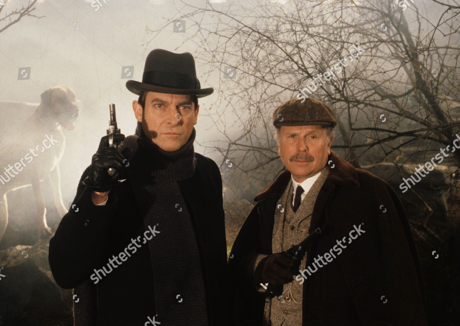 Moviestore Jeremy Brett als Sherlock Holmes unt Edward Hardwicke als Dr John Watson in The Adventures of Sherlock Holmes 91x60cm Schwarzweiß-Posterdruck