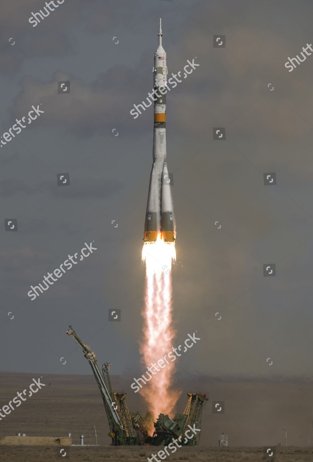 SOYUZ TMA13 SPACECRAFT CARRYING EXPEDITION 18 Editorial Stock Photo