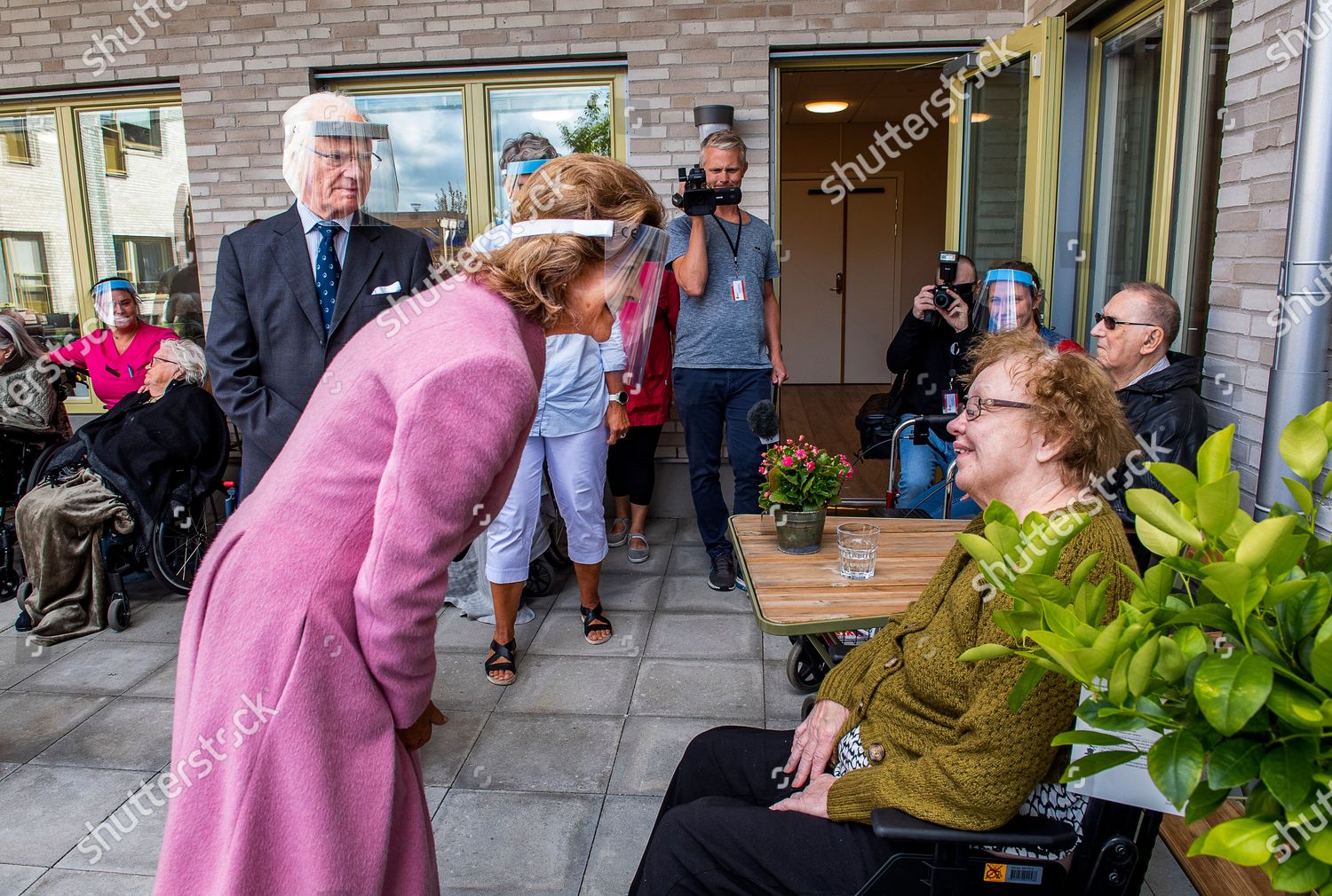 CASA REAL DE SUECIA - Página 5 King-carl-gustaf-and-queen-silvia-visit-to-kalmar-county-sweden-shutterstock-editorial-12343326o