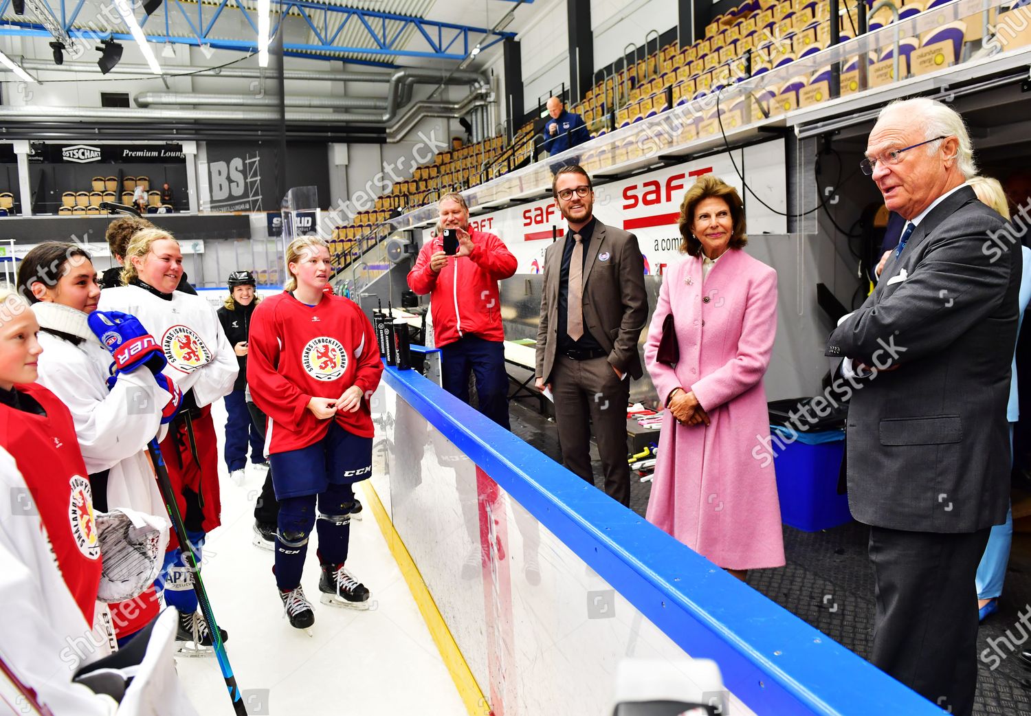 CASA REAL DE SUECIA - Página 5 Swedish-royals-visit-kalmar-sweden-shutterstock-editorial-12344274b