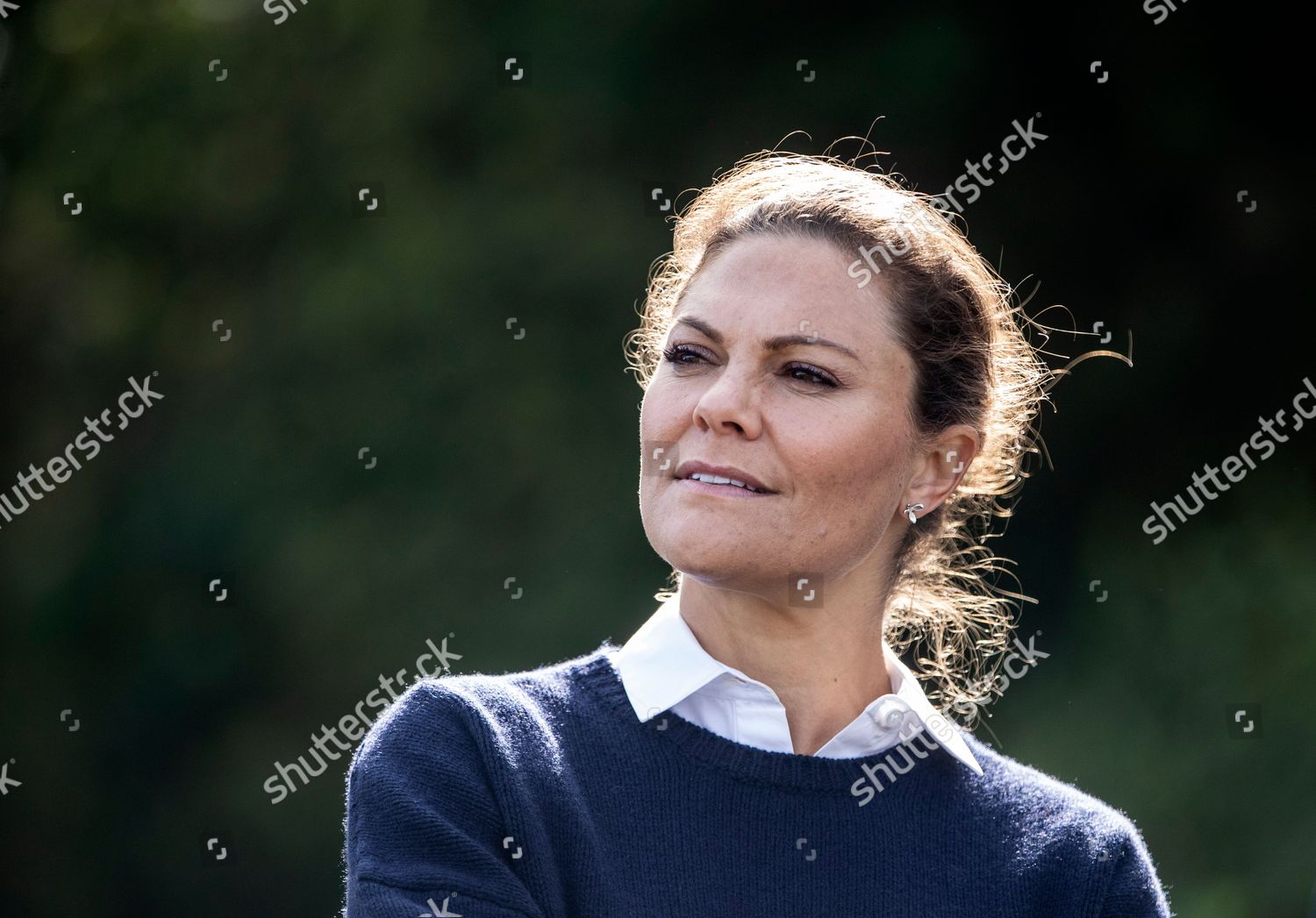 crown-princess-victoria-and-her-dog-rio-visit-alo-and-uto-sweden-shutterstock-editorial-12361980an.jpg