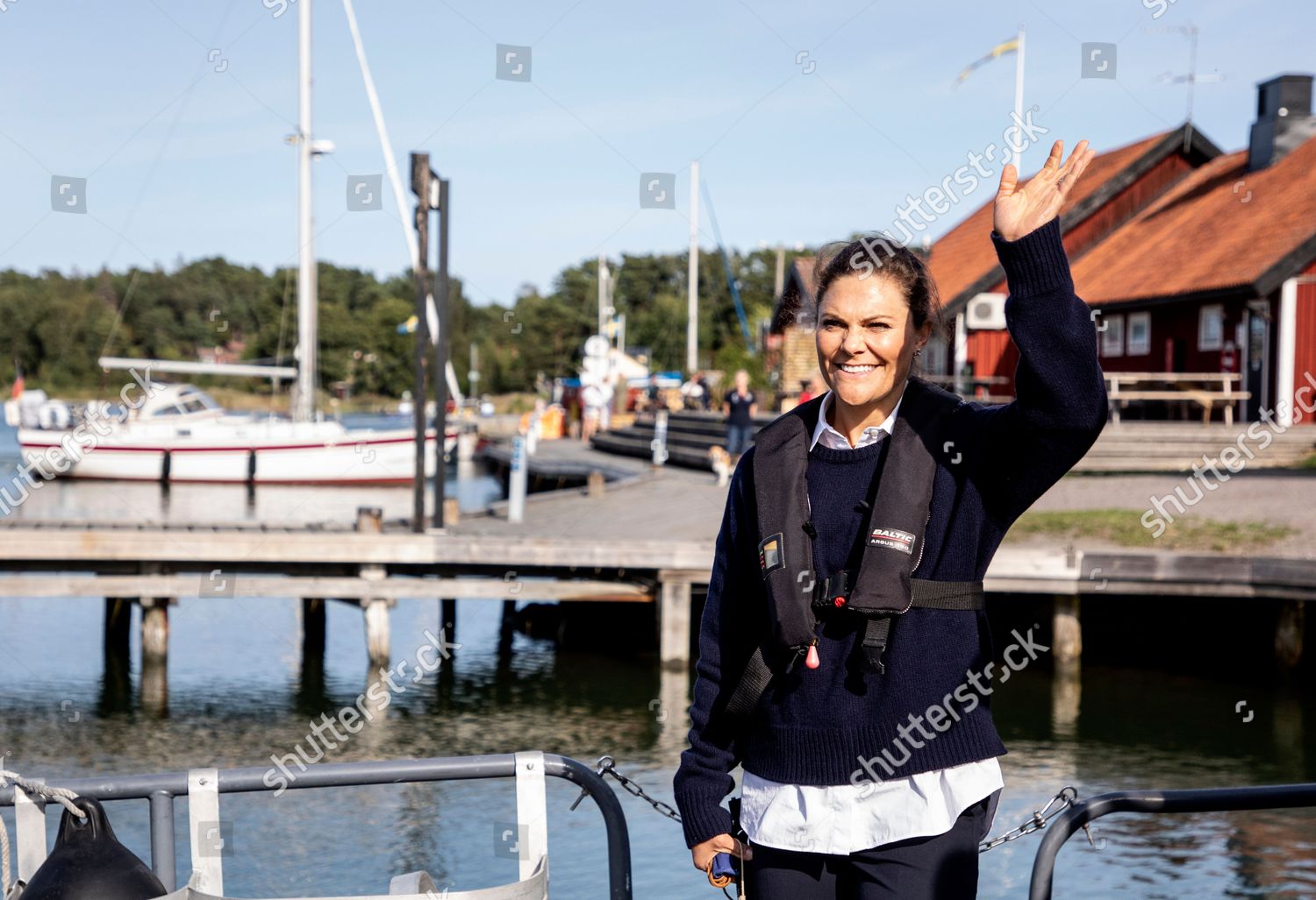 crown-princess-victoria-and-her-dog-rio-visit-alo-and-uto-sweden-shutterstock-editorial-12361980az.jpg