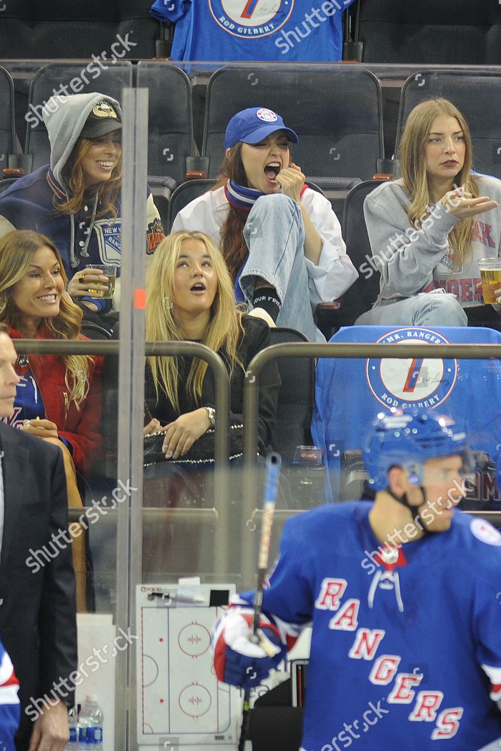 (REQUEST): October 14: Gigi hadid at the Rangers Home Opener for the 2021-21 NHL hockey season at Madison Square Garden in NYC