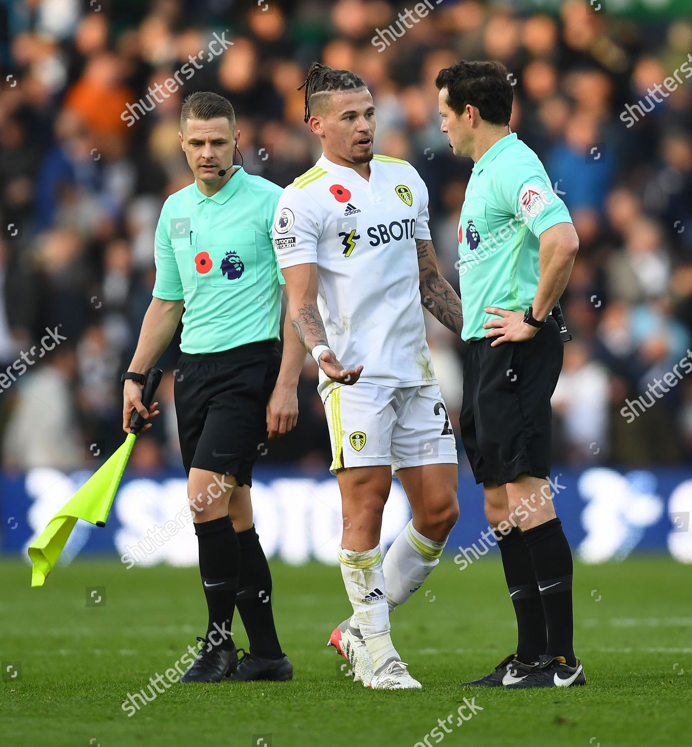 Kalvin Phillips Leeds United Talks Referee Editorial Stock Photo ...