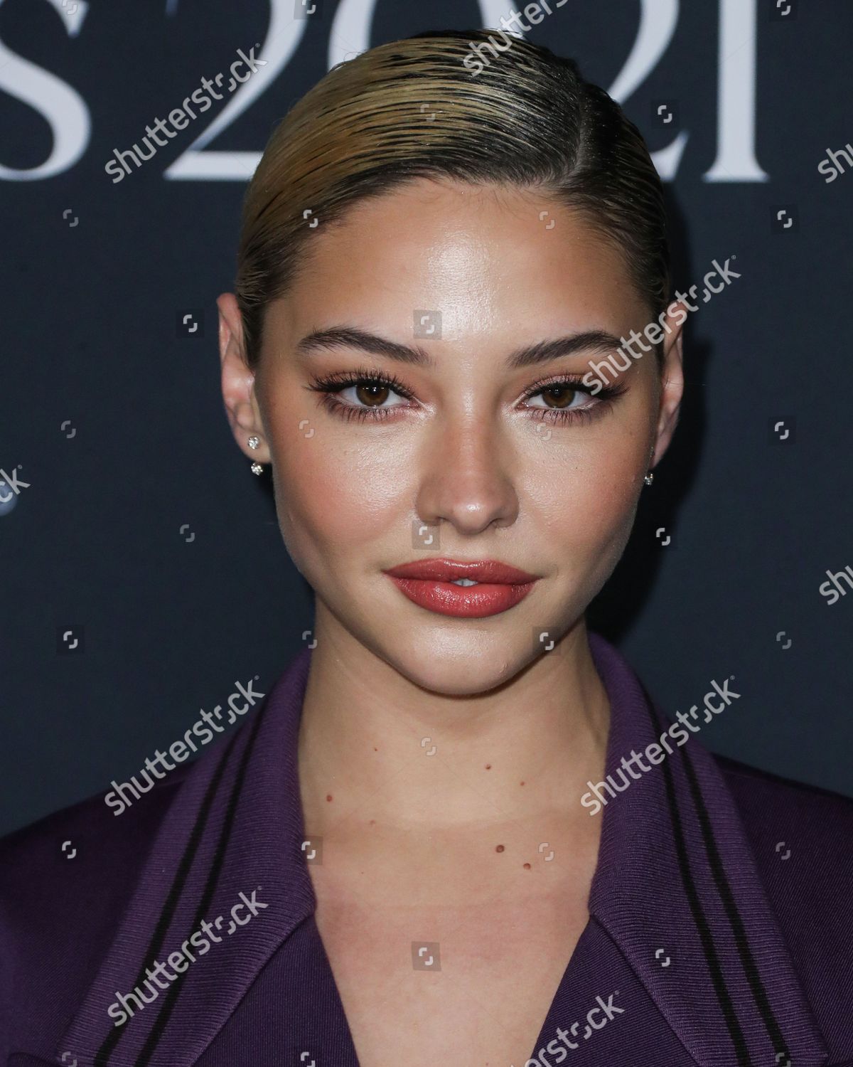 Actress Madelyn Cline At The Vmas - zgbei2q