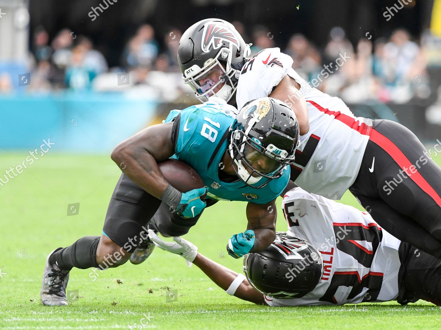 Atlanta Falcons linebacker Emmanuel Ellerbee (52) walks off the