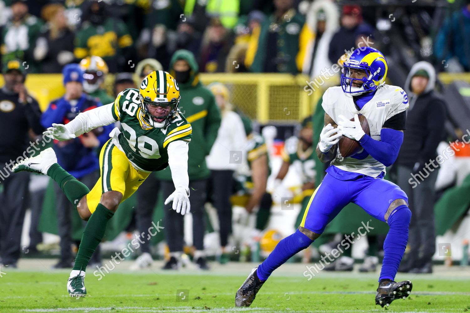 November 28, 2021: Los Angeles Rams wide receiver Odell Beckham Jr. (3)  taking selfies with fans during the NFL football game between the Los  Angeles Rams and the Green Bay Packers at