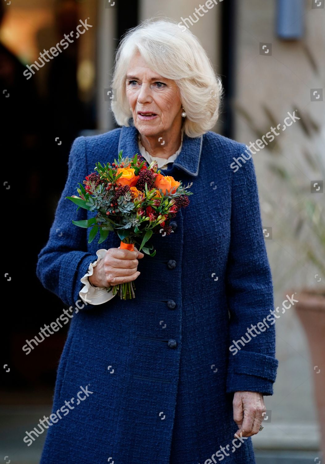 CASA REAL BRITÁNICA - Página 95 Camilla-duchess-of-cornwall-visit-to-wiltshire-uk-shutterstock-editorial-12627845q