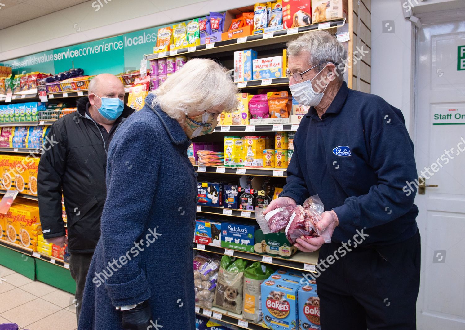 CASA REAL BRITÁNICA - Página 94 Camilla-duchess-of-cornwall-visit-to-wiltshire-uk-shutterstock-editorial-12627861i