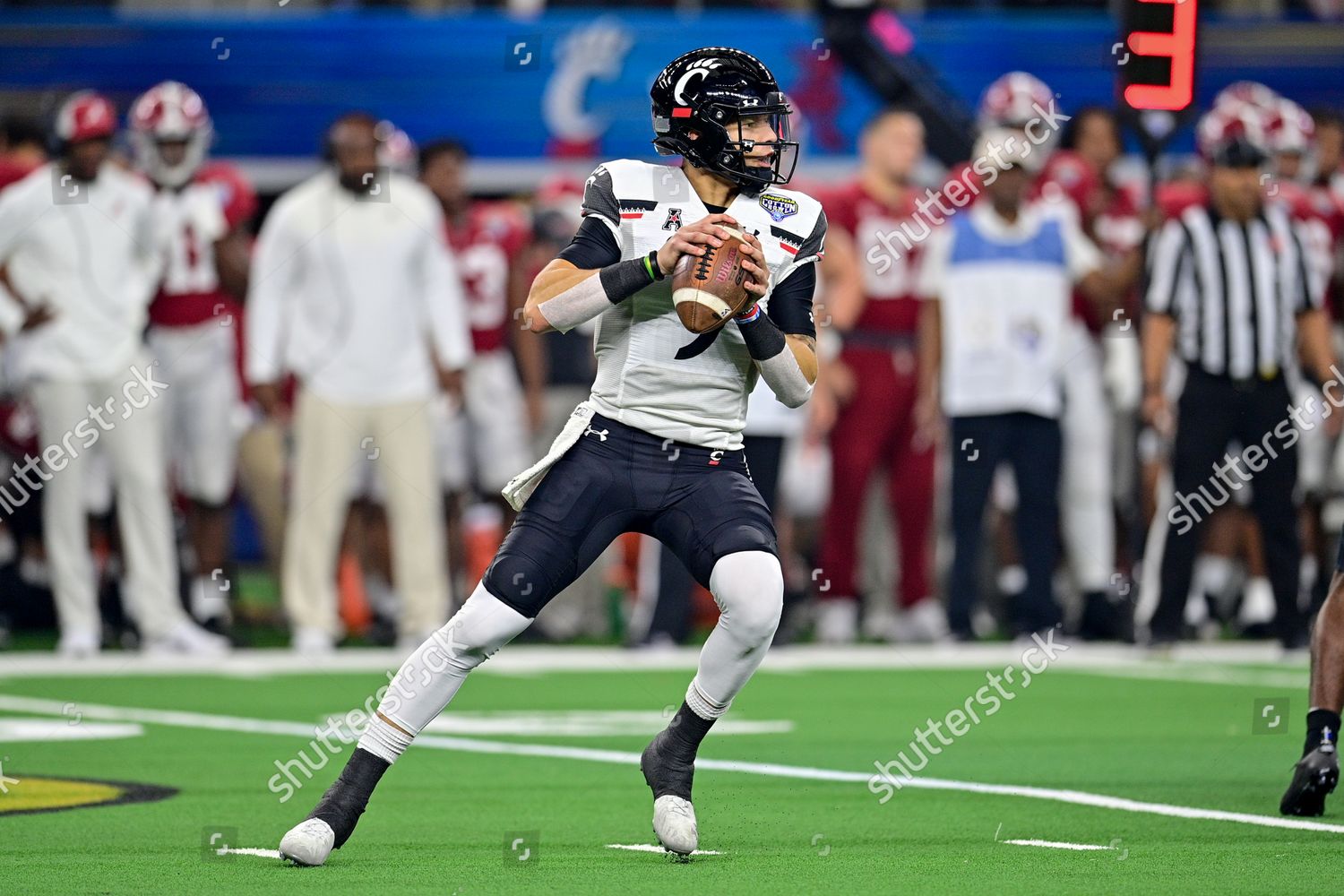 Cincinnati Bearcats Quarterback Desmond Ridder 9 Editorial Stock Photo ...