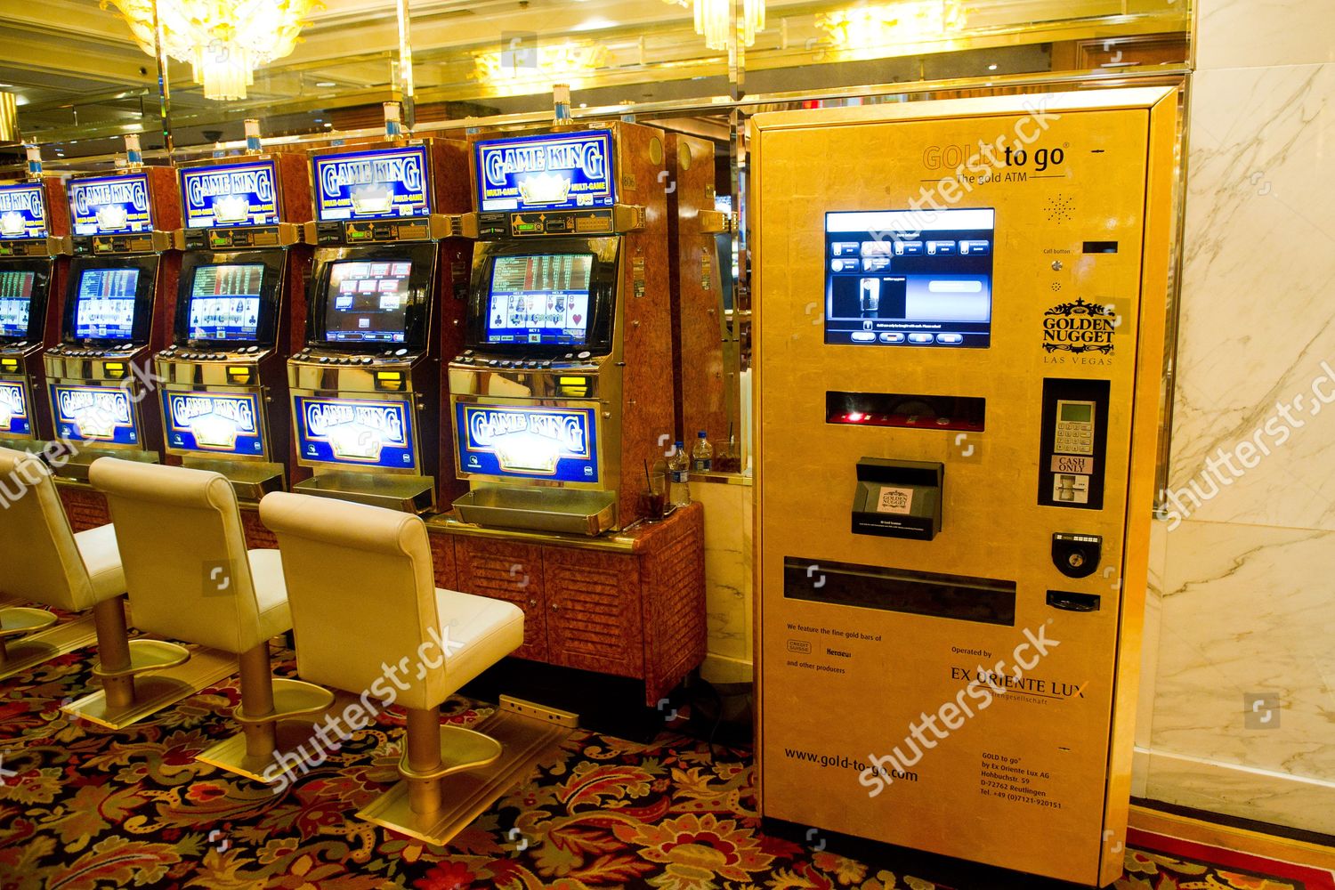 Gold Go Vending Machine Redaktionelles Stockfoto Stockbild