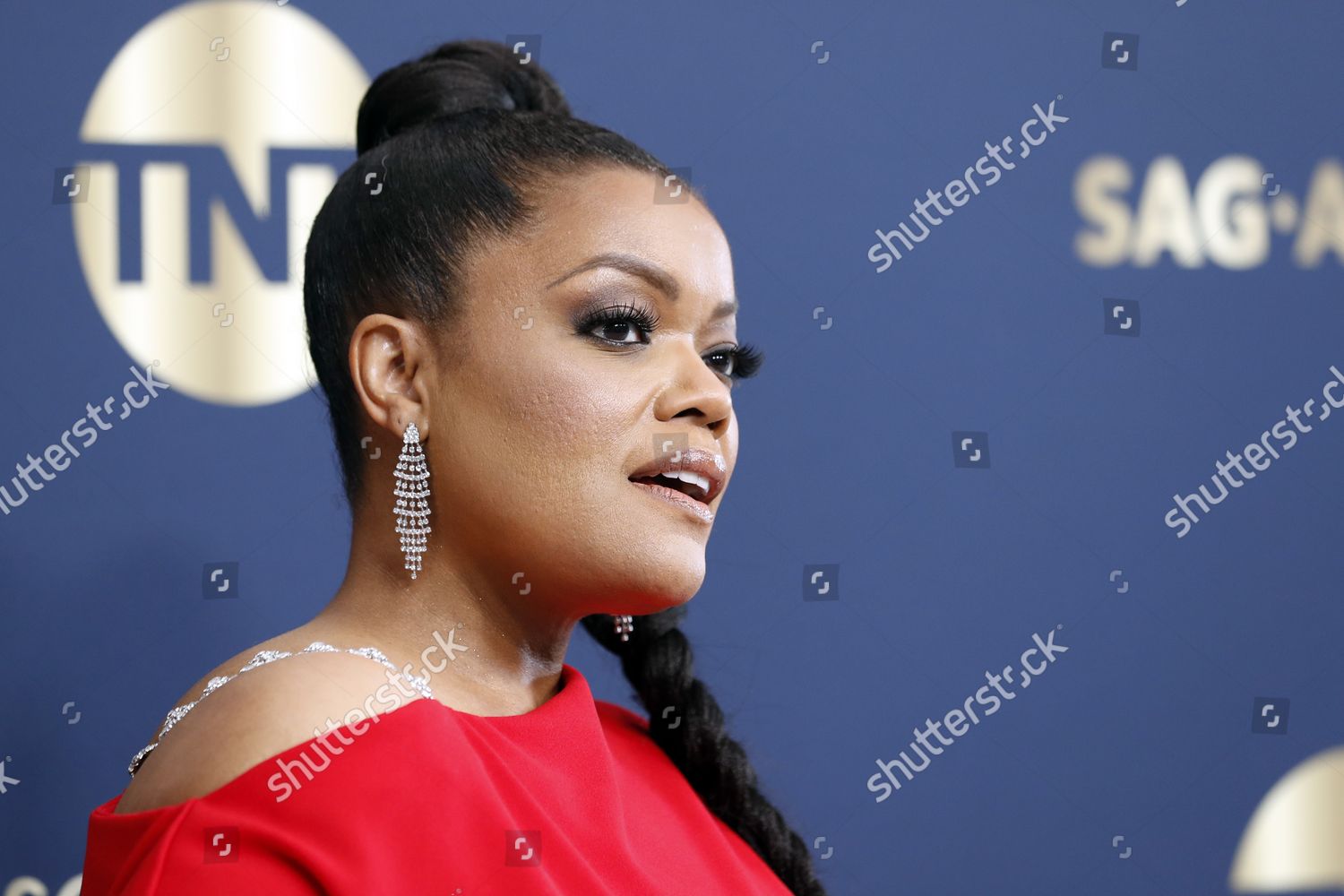 YVETTE NICOLE BROWN POSES ON RED Editorial Stock Photo - Stock Image