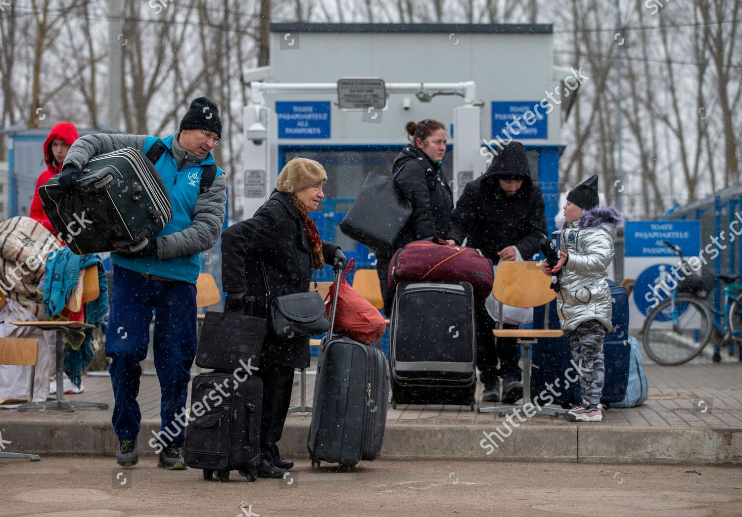 PEOPLE FLEEING UKRAINE PASS BORDER PALANCA Editorial Stock Photo ...