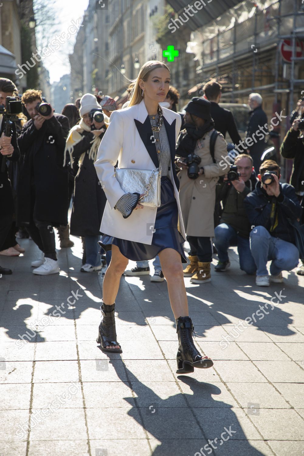 Leonie Hanne Outside Louis Vuitton Fashion Editorial Stock Photo