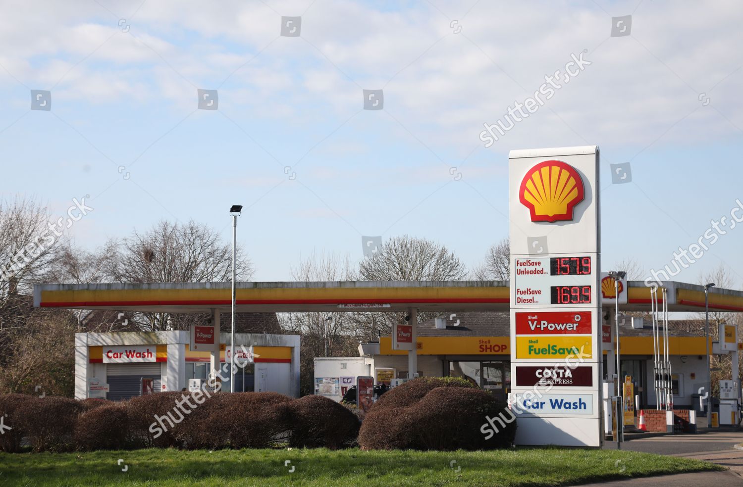 shell-garage-peterborough-displays-prices-fuel-editorial-stock-photo