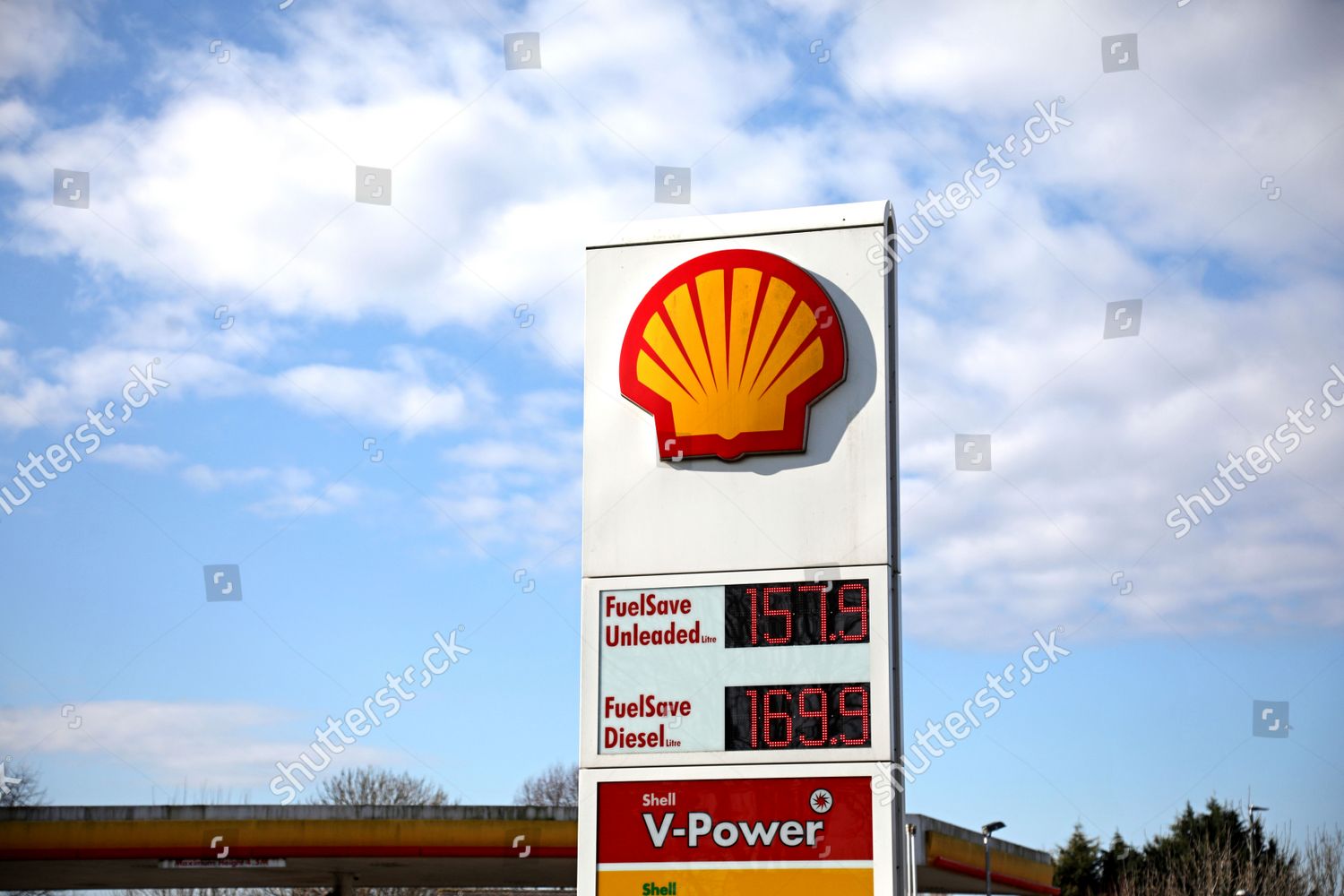 shell-garage-peterborough-displays-prices-fuel-editorial-stock-photo