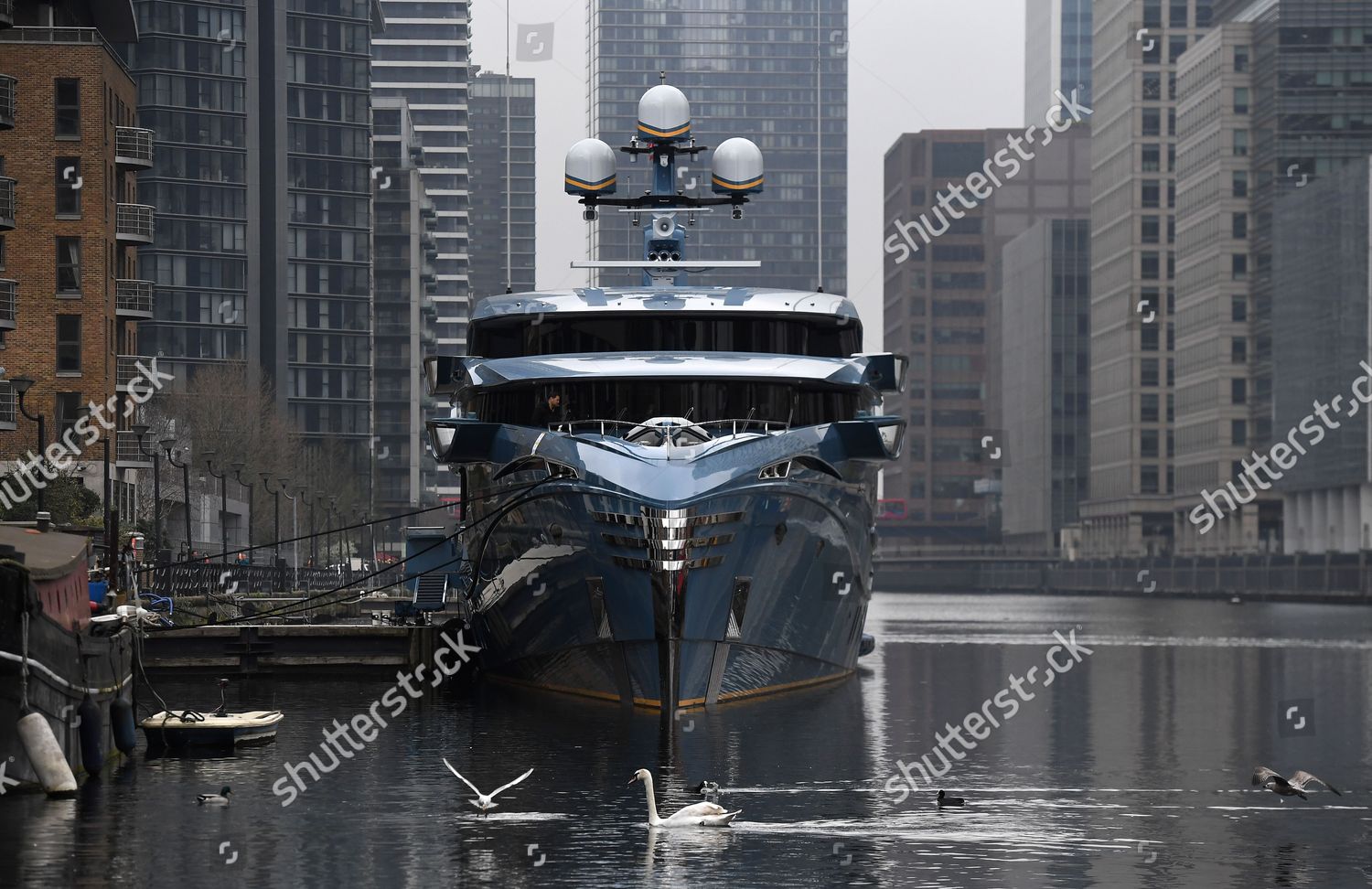 russian superyacht canary wharf