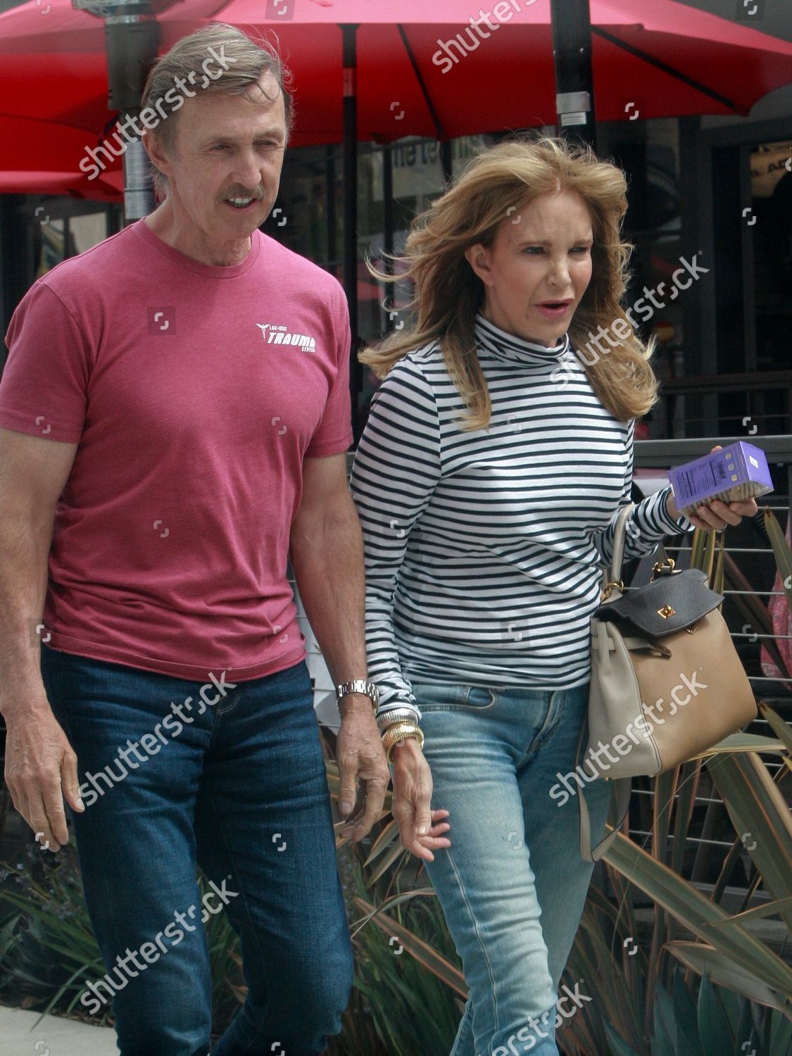 Exclusive Jaclyn Smith Buys Card Husband Editorial Stock Photo Stock