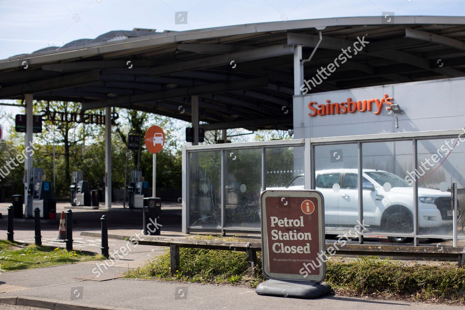 closed-sainsburys-petrol-station-greenwich-south-editorial-stock-photo