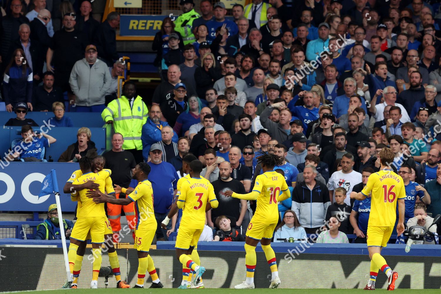  Jean-Philippe Mateta of Crystal Palace celebrates scoring a goal past Everton goalkeeper Jordan Pickford during the Premier League match between Everton and Crystal Palace at Goodison Park on October 22, 2022 in Liverpool, England.