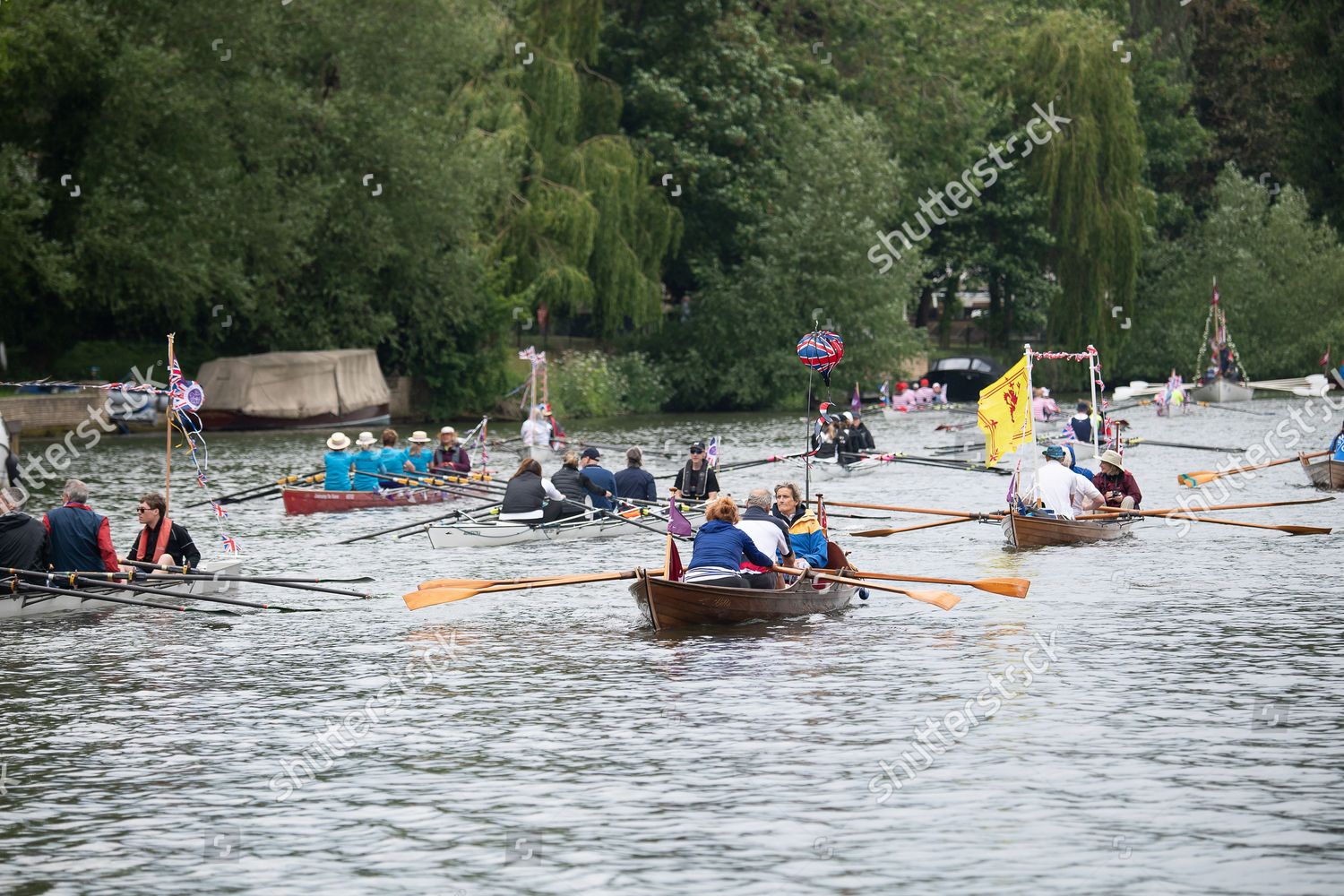 Spectacular Platinum Jubilee Flotilla Rowing Procession Editorial Stock ...