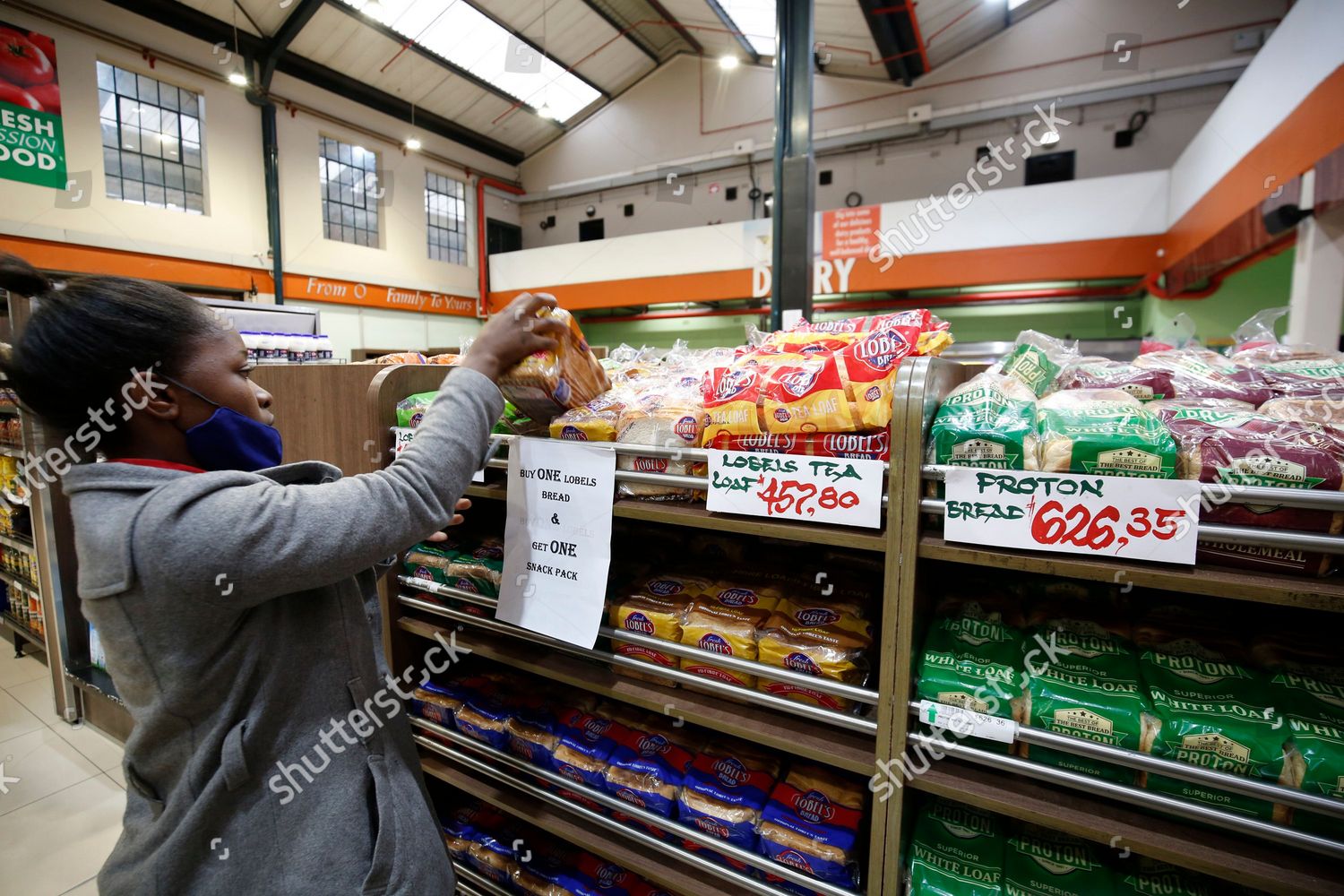 Worker Arranges Bread Supermarket Harare Zimbabwe Editorial Stock Photo