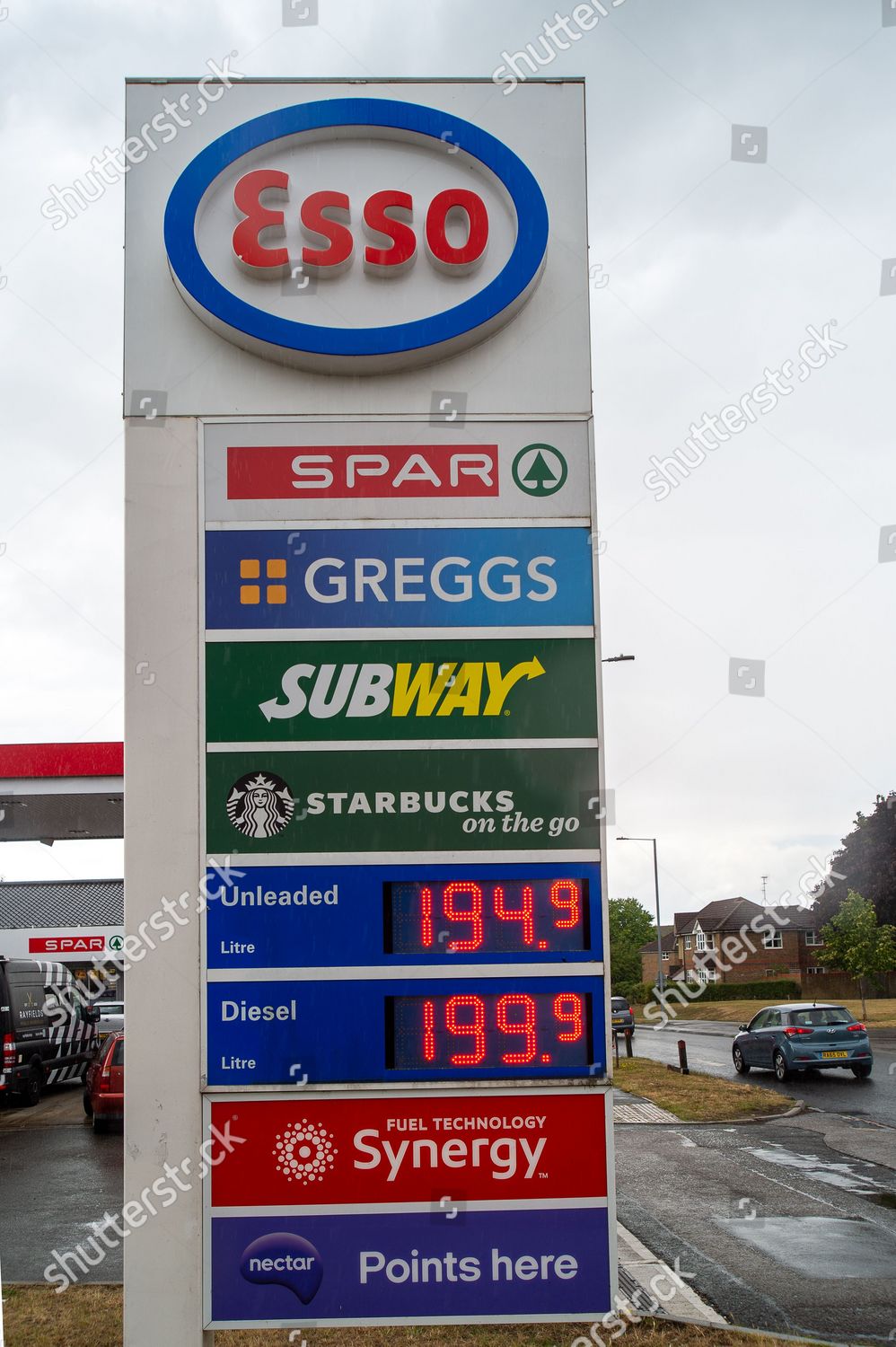 petrol-prices-esso-petrol-station-maidenhead-editorial-stock-photo