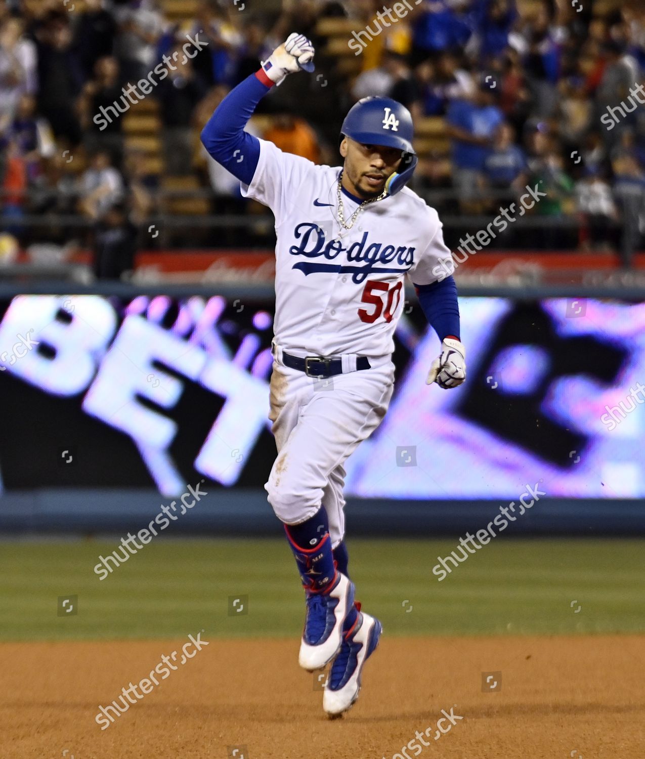 Los Angeles, United States. 08th July, 2022. Los Angeles Dodgers Mookie  Betts rounds the bases after hitting his second solo home run against the  Chicago Cubs during the eighth inning at Dodger