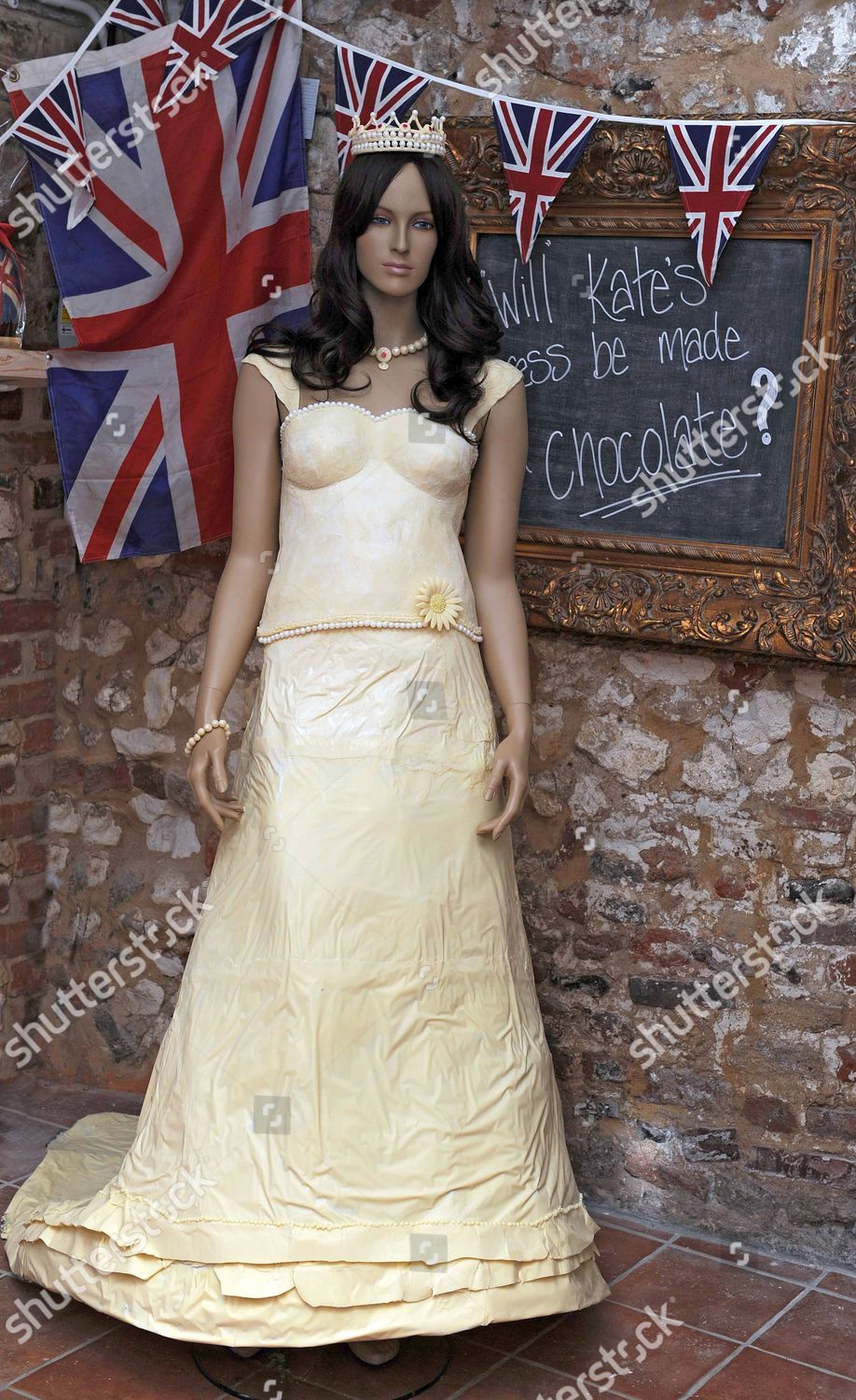 Wedding Dress Sculpted Out White Chocolate By Foto Editorial En
