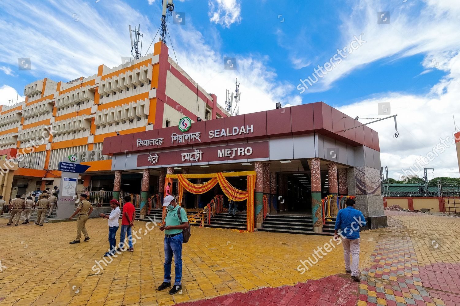 sealdah station inside