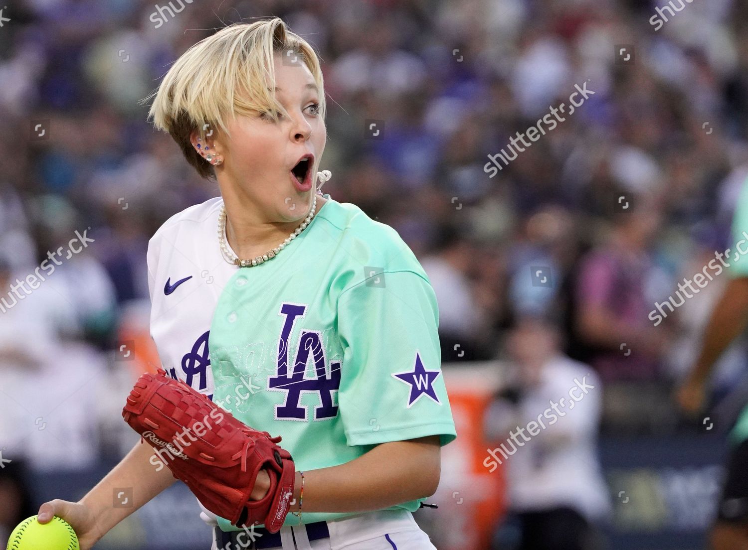 JoJo Siwa - Plays in the MGM All-Star Celebrity Softball Game at