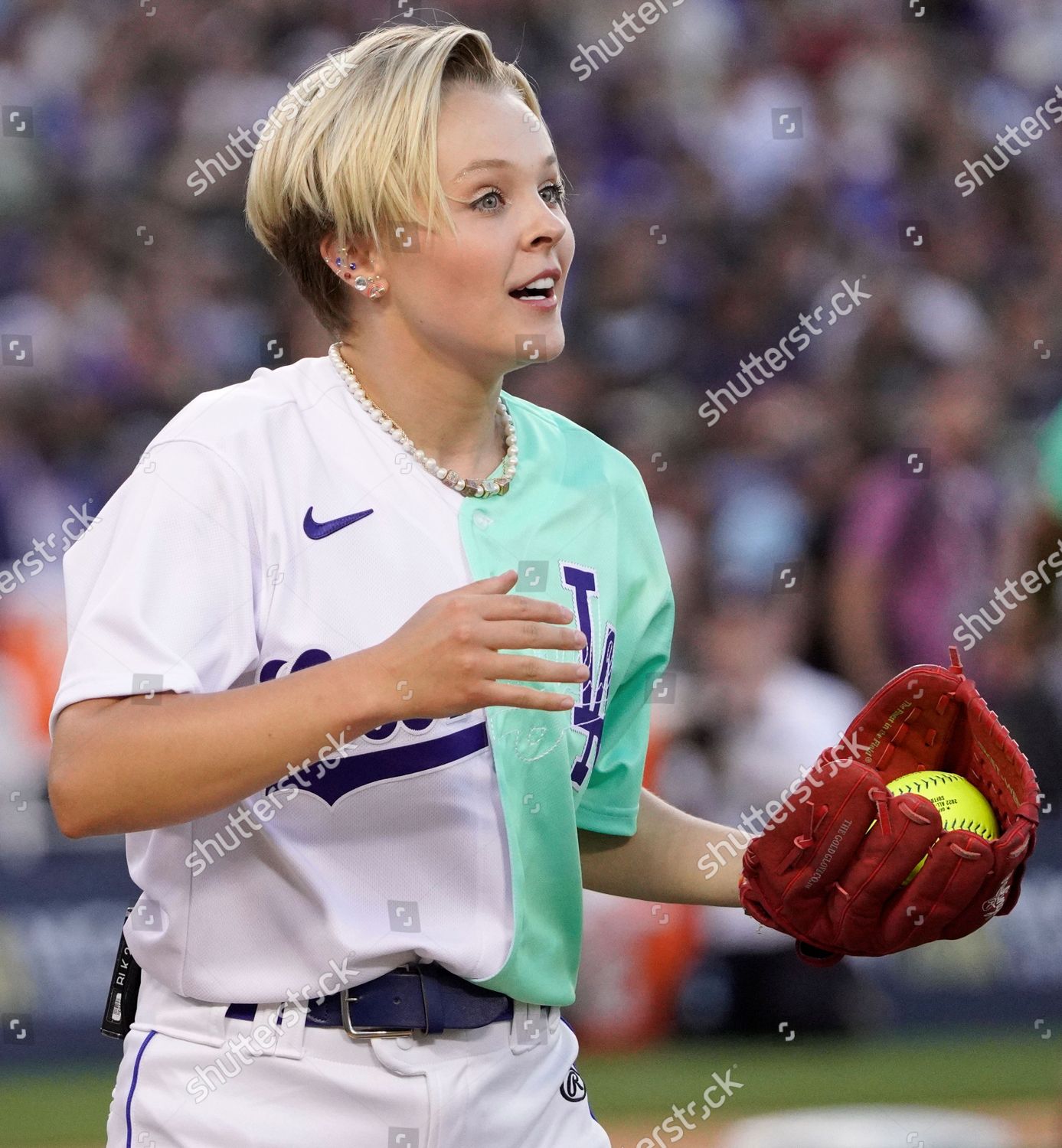 JoJo Siwa - Plays in the MGM All-Star Celebrity Softball Game at