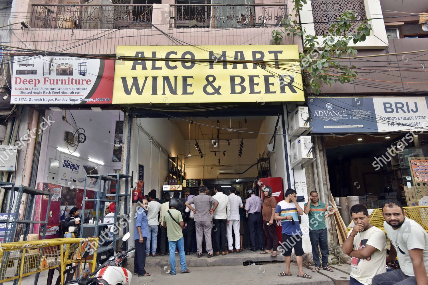 People Buying Liquor Ganesh Nagar Wine Editorial Stock Photo ...