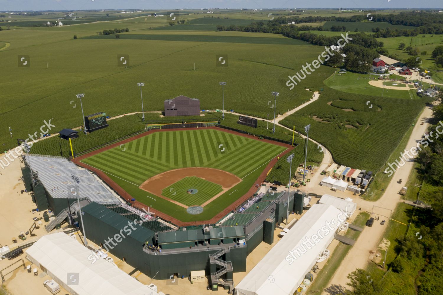 MLB at Field of Dreams: Photos of the Cincinnati Reds in Iowa