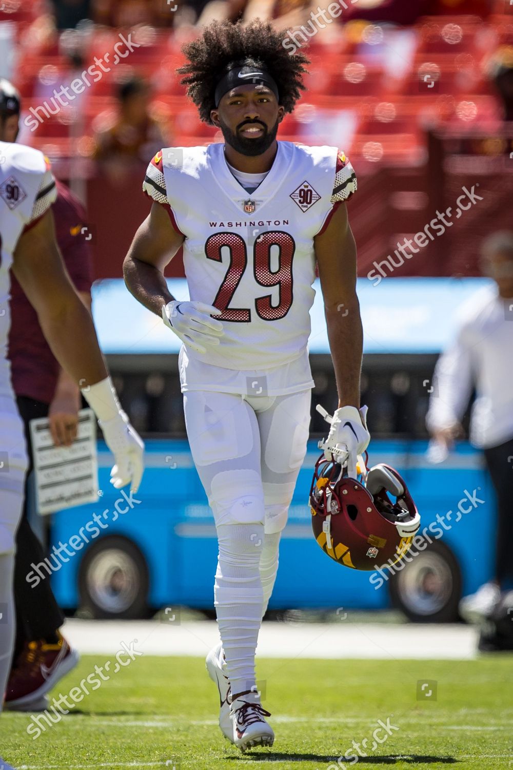 Washington Commanders cornerback Kendall Fuller (29) and