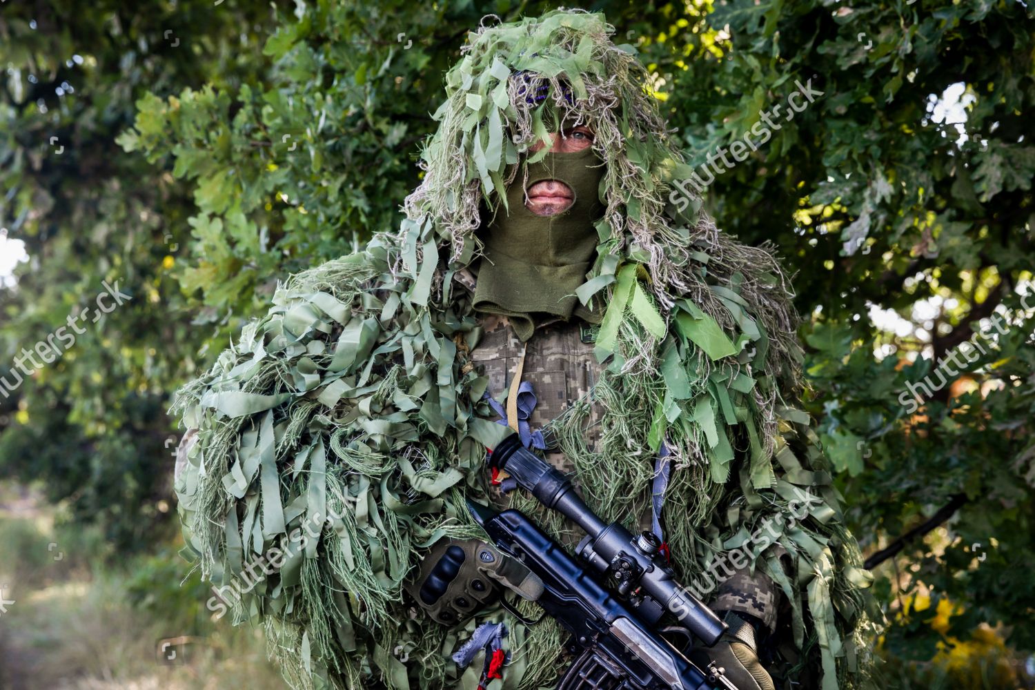 Ukrainian Snipers Ditch Ghillie Suits but Keep These Western Rifles