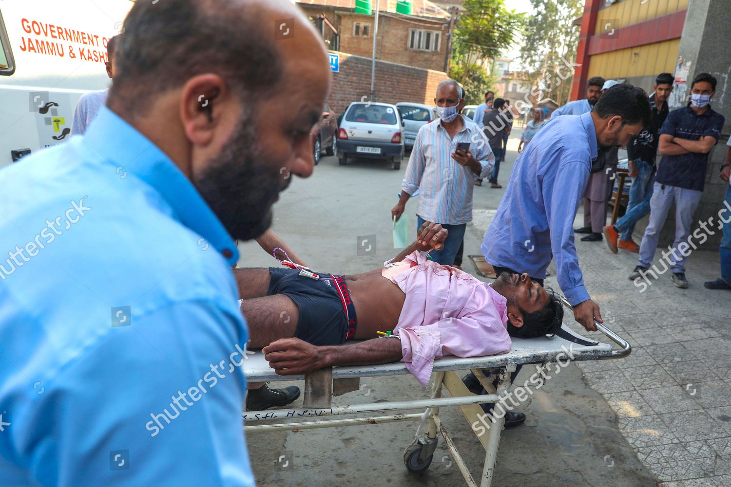 People Carry Injured Migrant Worker Hospital Editorial Stock Photo ...