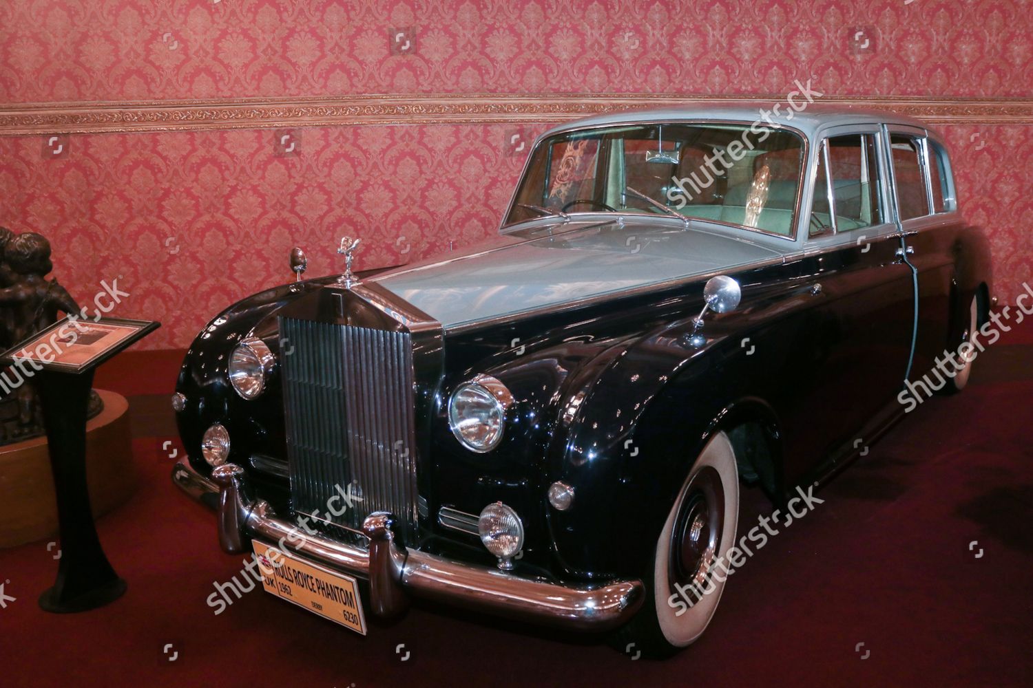 Heres A Quick Look At Her Majesty Queen Elizabeth II Car Collection