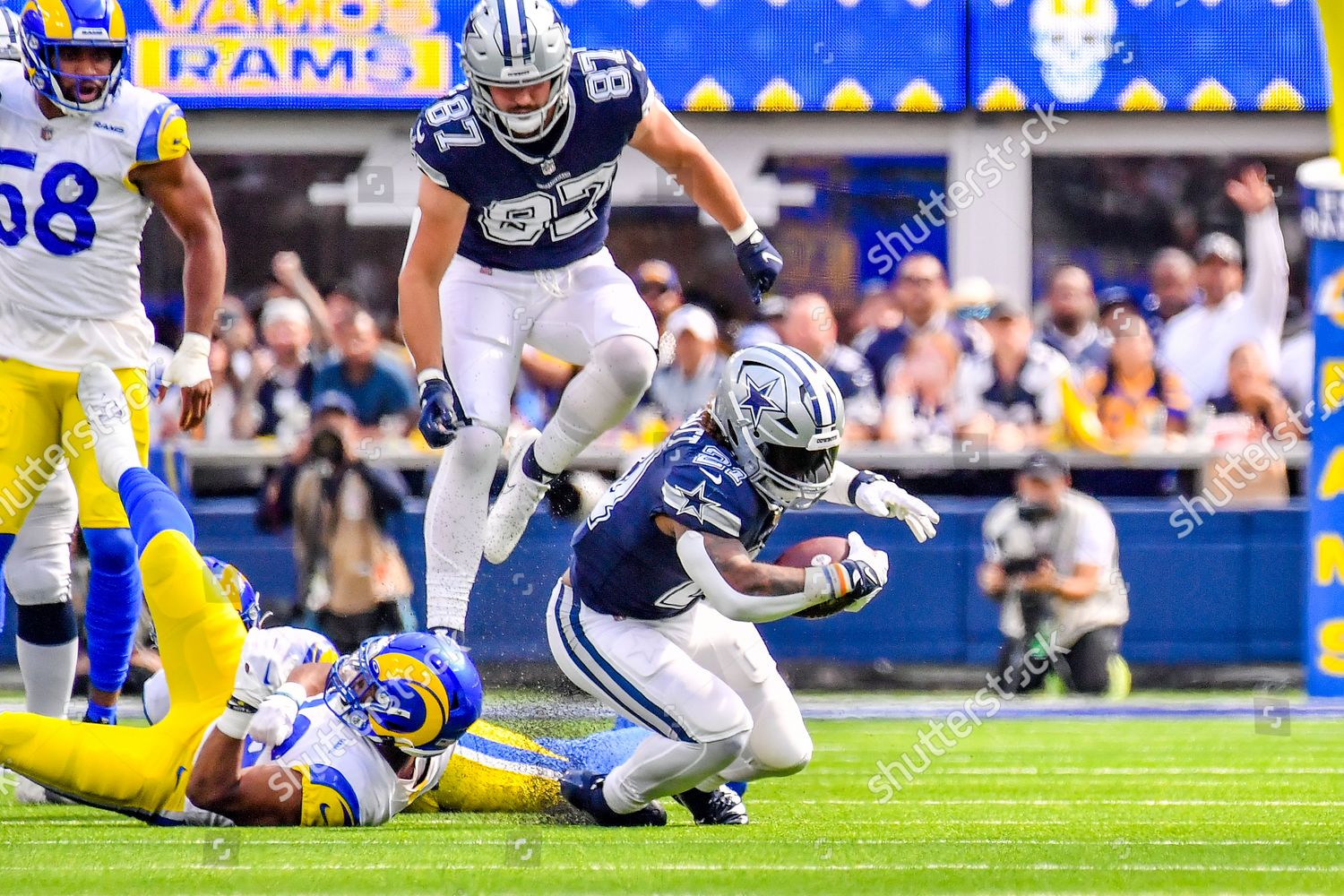 INGLEWOOD, CA - OCTOBER 09: Ezekiel Elliott #21 of the Dallas