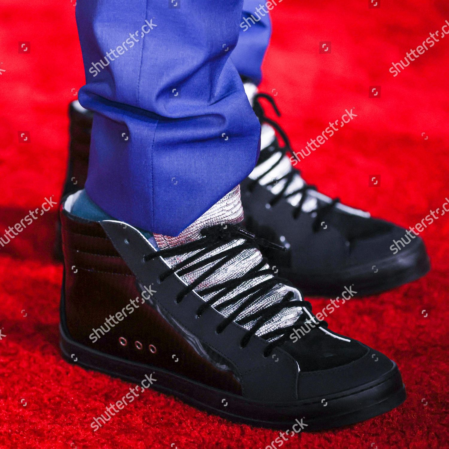 Robert Downey Jr. Surprend En Talons Et Chemise Transparente