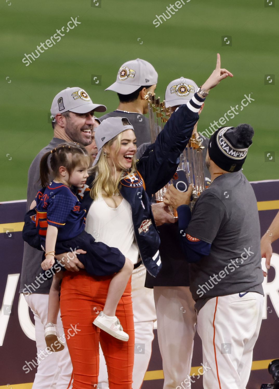 Kate Upton, Justin Verlander Bring Daughter to World Series: Pics