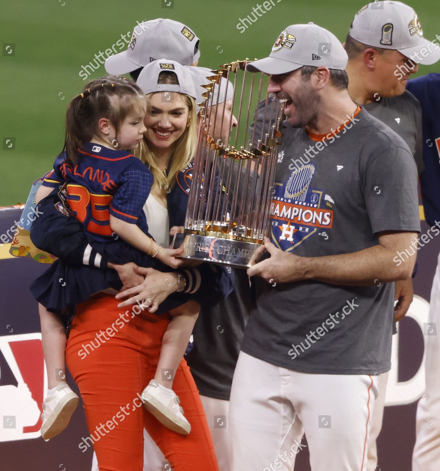 Kate Upton celebrates Justin Verlander before Astros-Phillies Game 1