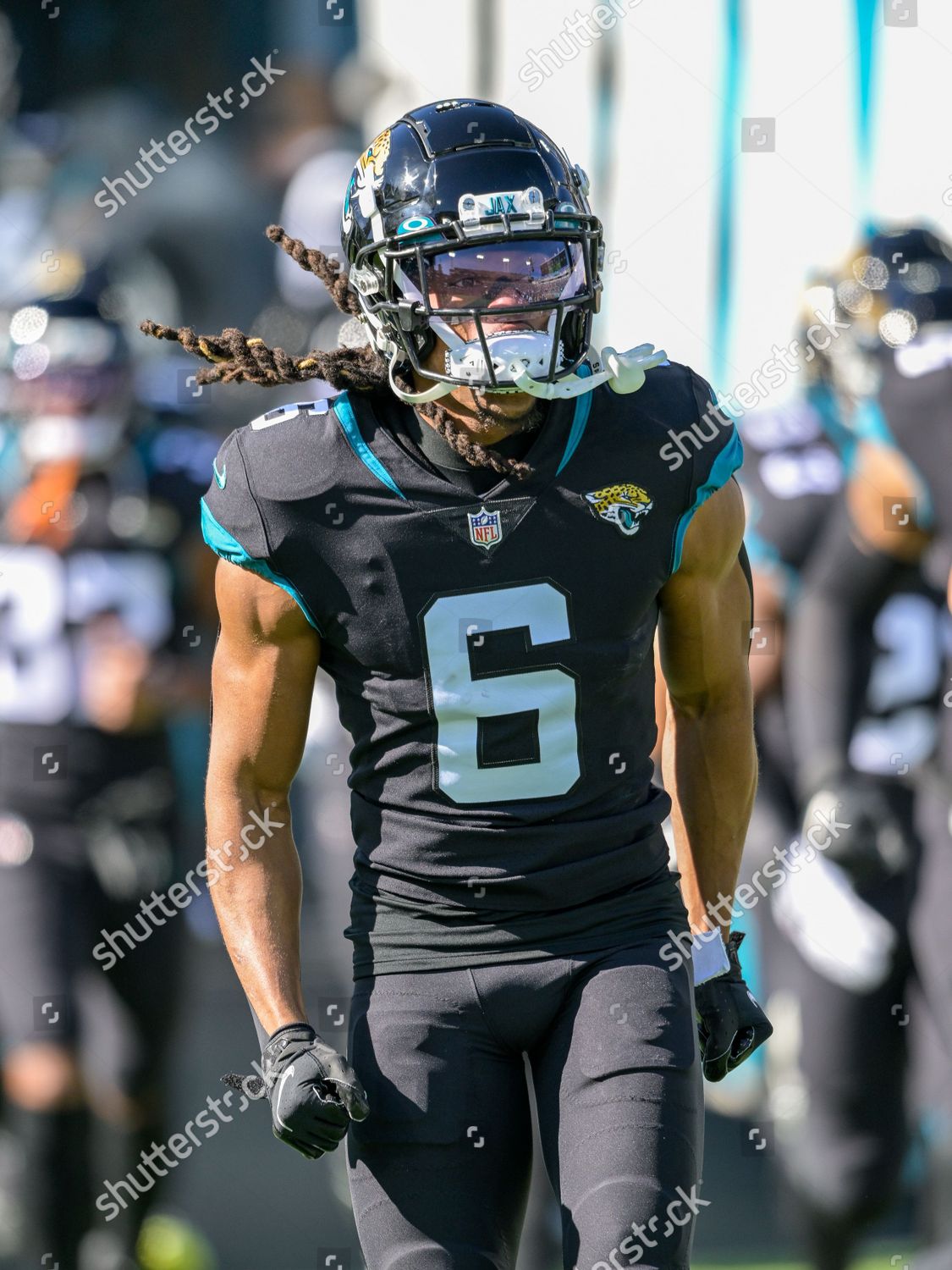 Jacksonville Jaguars cornerback Chris Claybrooks (6) looks up at a