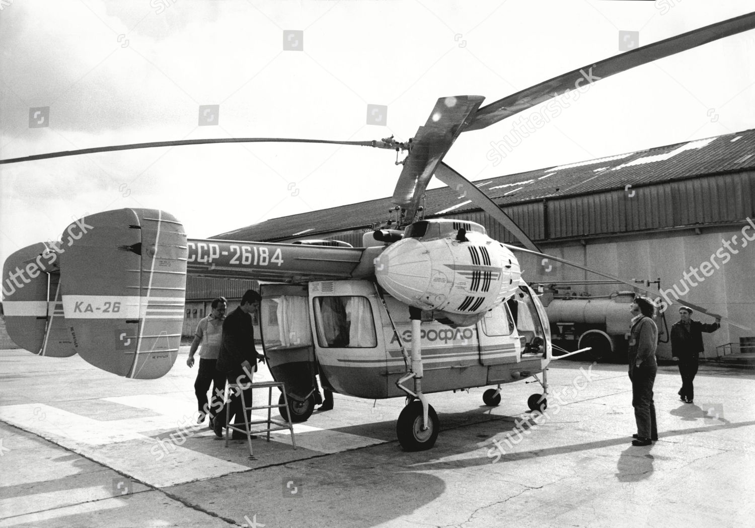 Kamov Ka 26 Helicopter Aeroflot Russian Crew Redaktionelles Stockfoto Stockbild Shutterstock