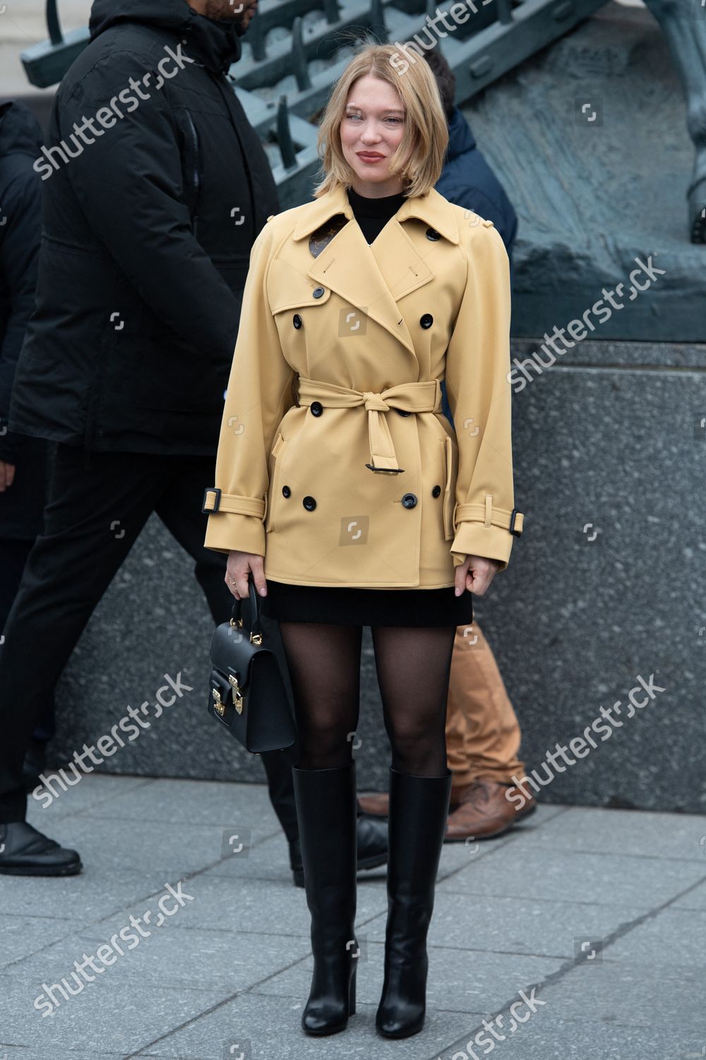 Lea Seydoux arrives for the Louis Vuitton Fall/Winter 2023-2024
