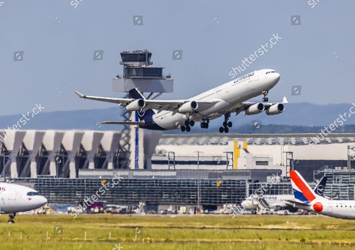 Taking Off Airbus A340300 Airline Lufthansa 新闻传媒库存照片- 库存