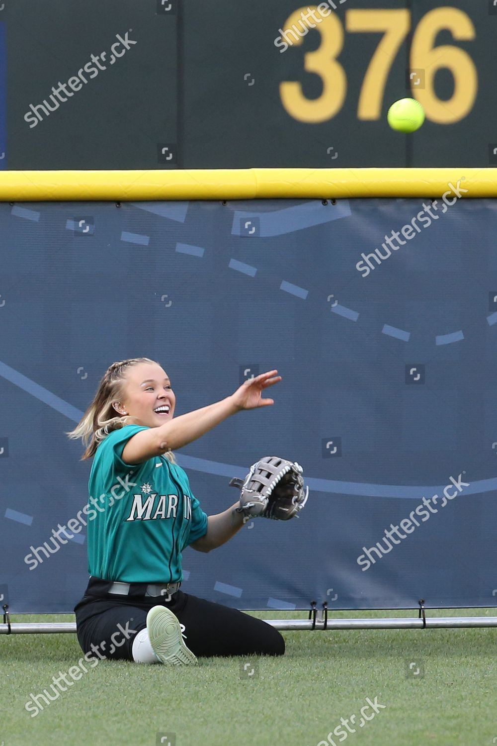 JoJo Siwa shows off the strength at the 2023 MLB All-Star