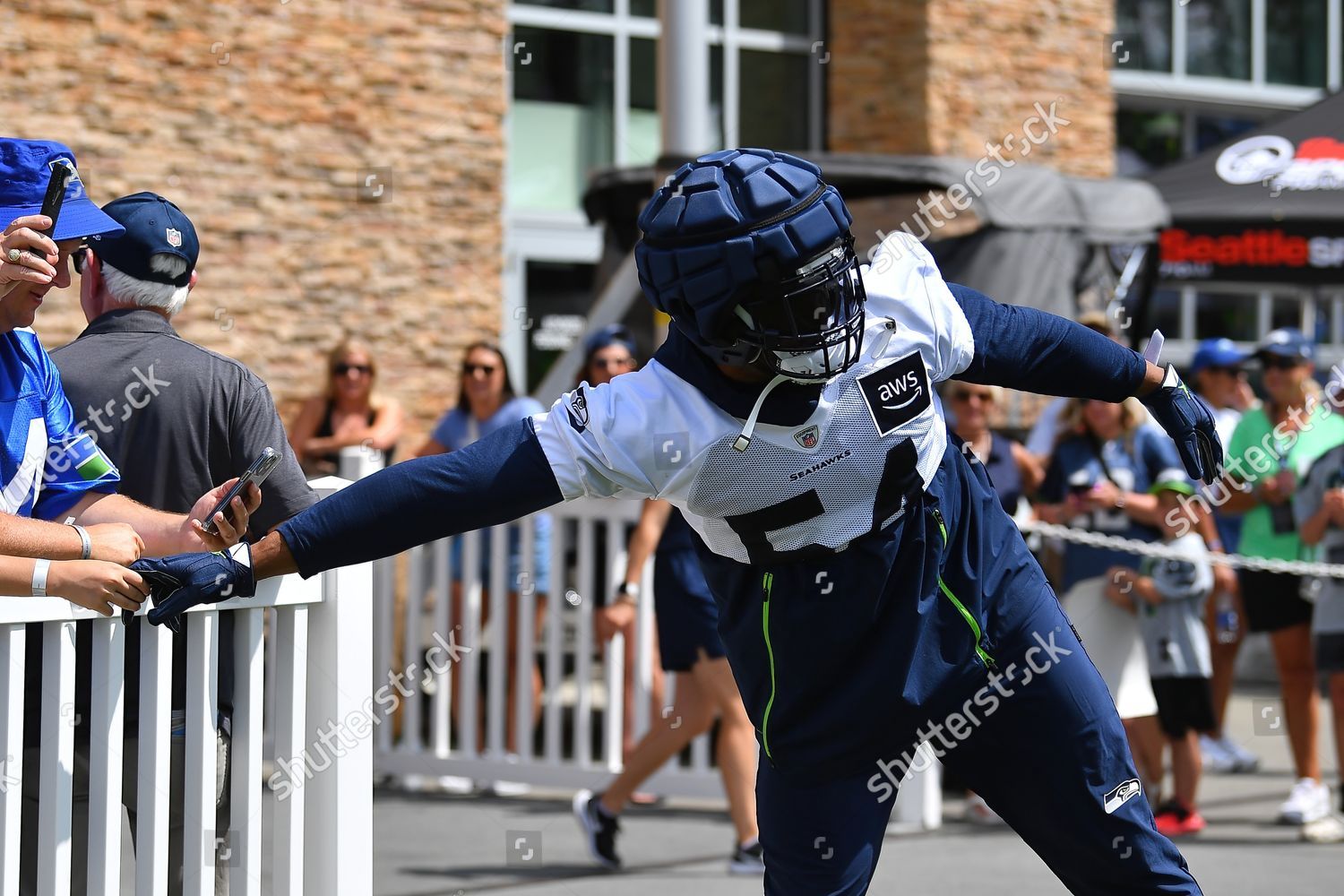 Bobby Wagner  Bobby wagner, Football camp, Seattle seahawks